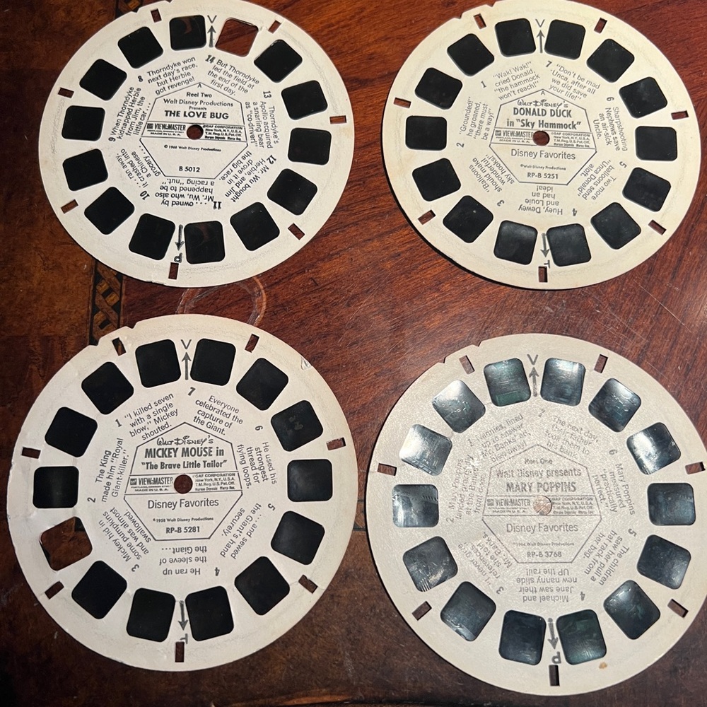 New Viewmaster with two new discs and 14 vintage discs